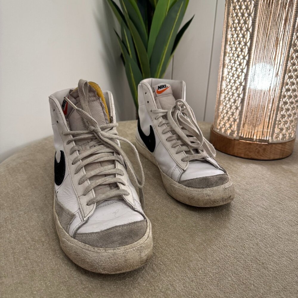 Nike Men’s Sneakers – Style 355169-161 – Size 10